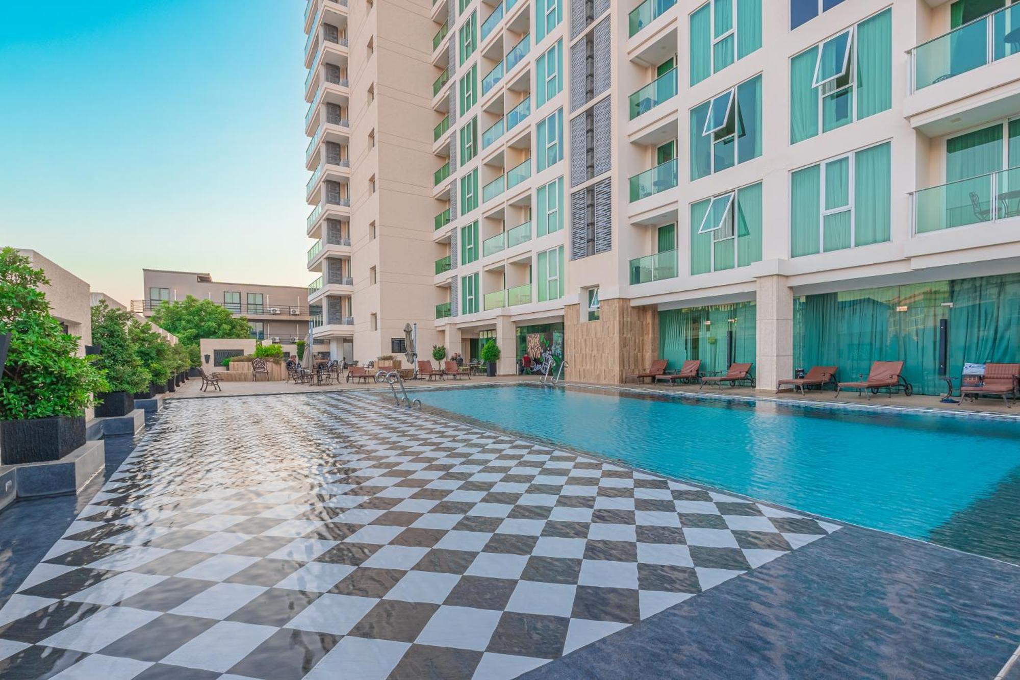 City Garden Tower By Pattaya Holiday Exteriör bild