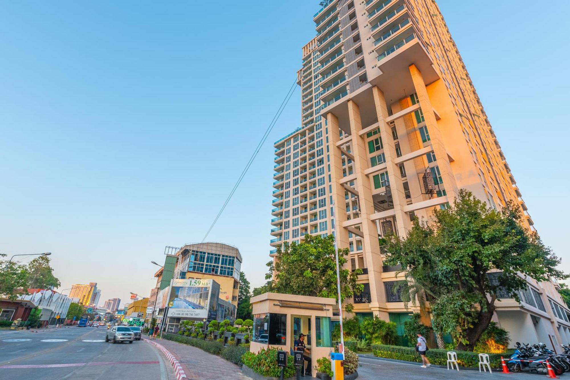 City Garden Tower By Pattaya Holiday Exteriör bild
