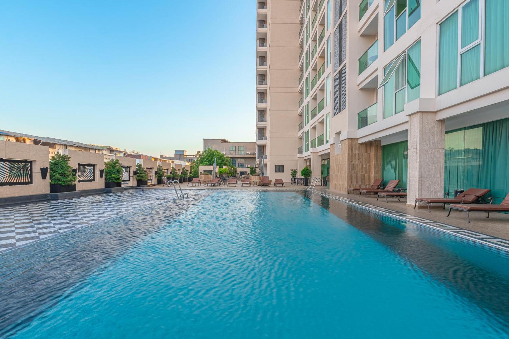 City Garden Tower By Pattaya Holiday Exteriör bild